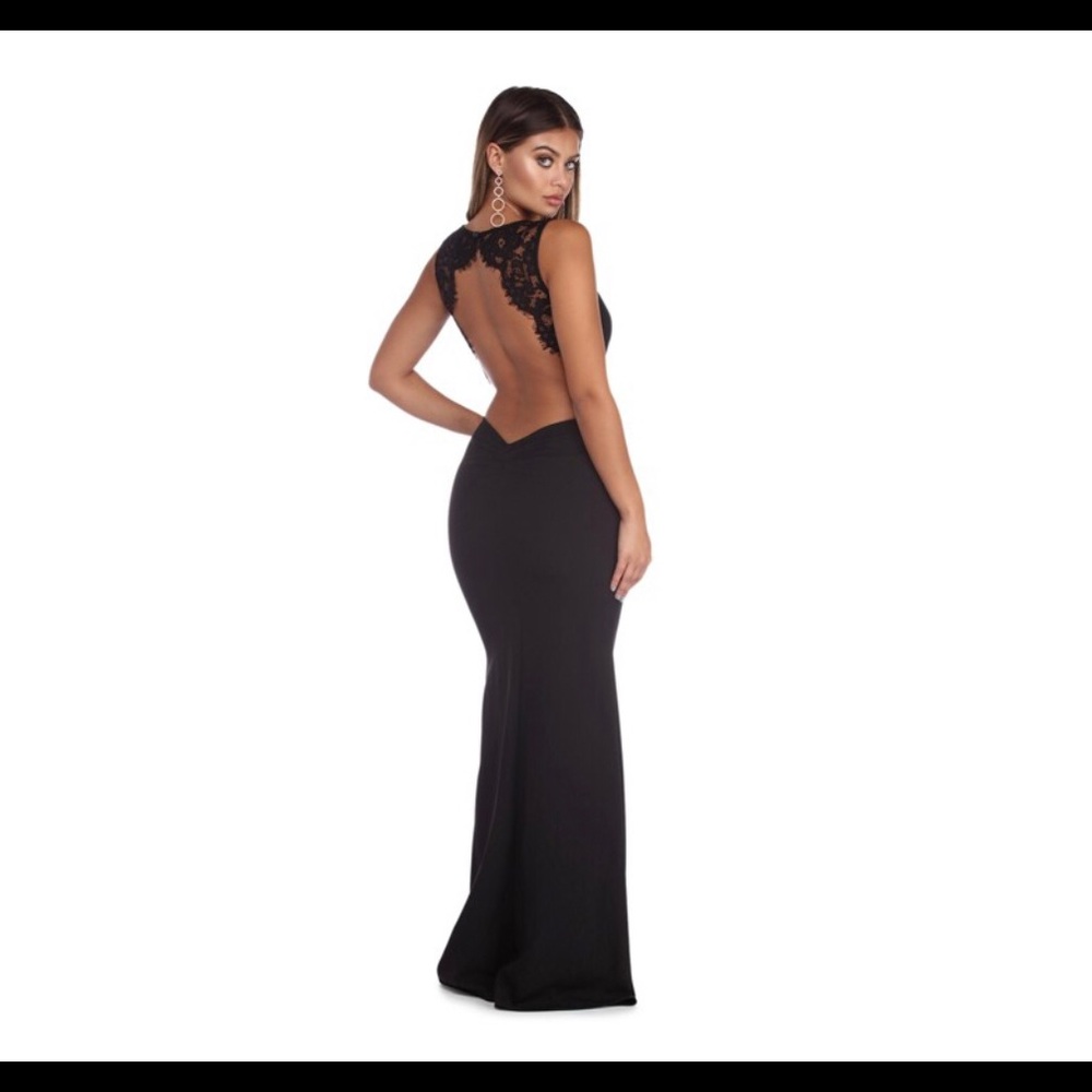 Beautiful lace dress!
